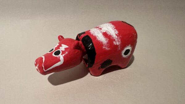 赤い牛のような生物