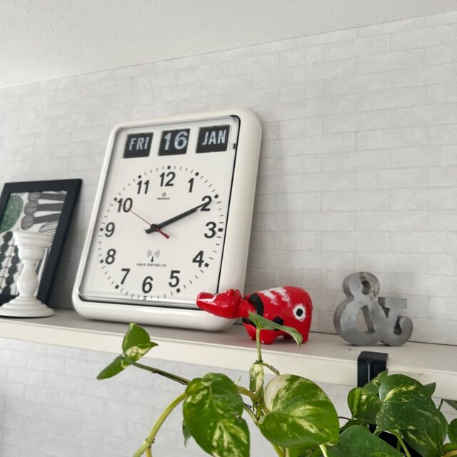 目は左右で違うし、
模様も途中で力尽きてる。
でも、この不完全さが完璧。Each eye is different,
and the pattern fades halfway through.
But this imperfection is perfect.#郷土玩具
#モダンアート
#カモ
#folkcraft
#folktoys
#japanesecraf
#japanesetoys
#Vintage_Crafted_Folk_Toys
#vintagecraftedforktoys
#ModernArt