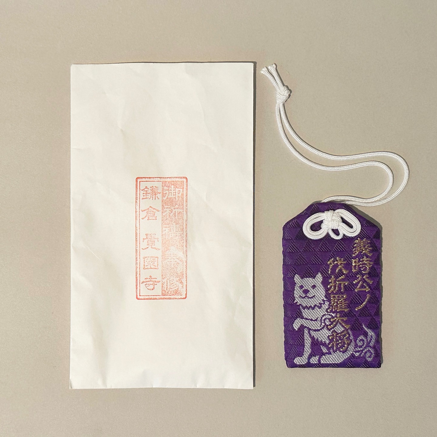 “聖地巡礼”の記念品です。そうです。知る人ぞ知る例の犬です。 北条義時を救ったワンコです。一番お気に入りのお守りです。#郷土玩具
#モダンアート
#カモ
#folkcraft
#folktoys
#japanesecraf
#japanesetoys
#Vintage_Crafted_Folk_Toys
#vintagecraftedforktoys
#ModernArt
#NHK大河ドラマ
#鎌倉殿の１３人
#豊臣兄弟