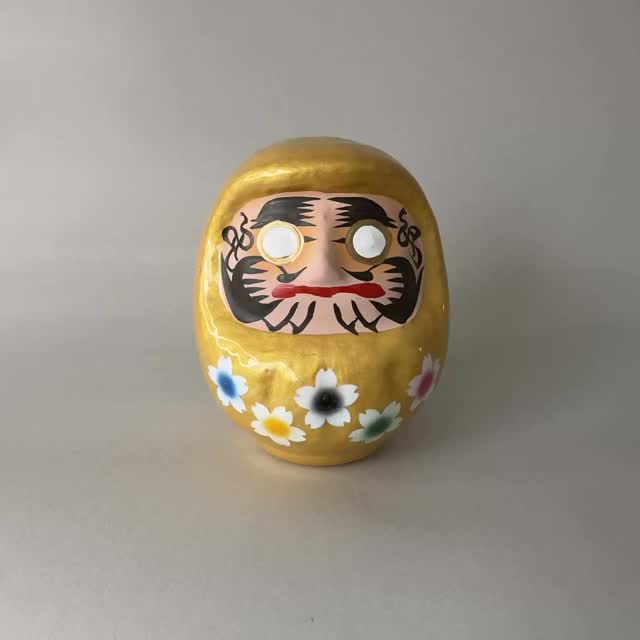 GOLD DARUMAFrom Japan.
— WabiSabi Asobee#japaneseculture #wabisabi #japanesefolktoys #folktoys #japanesetoys